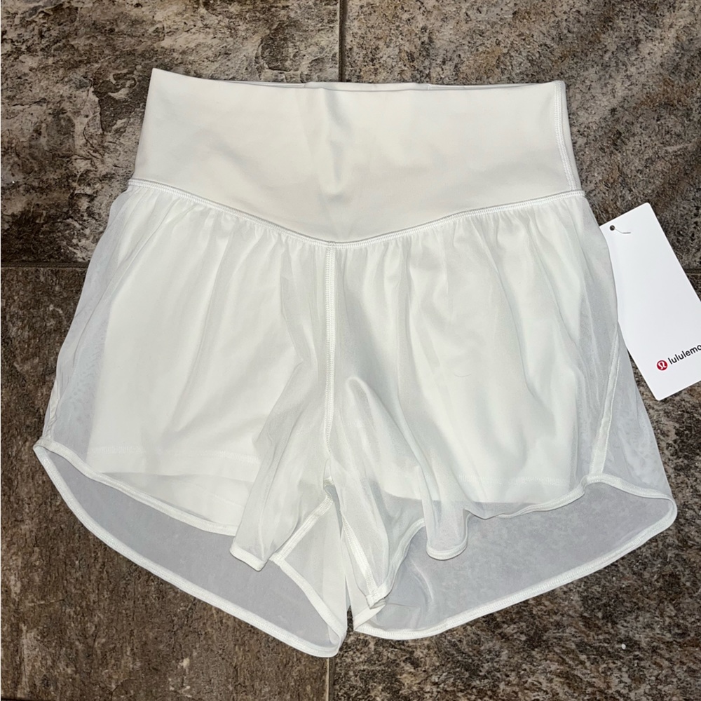 Lululemon Nulu Mesh HR Shorts 3.5”
